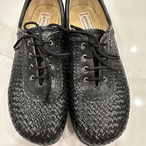 Ladies Golf shoes size 8  by Aerogreen